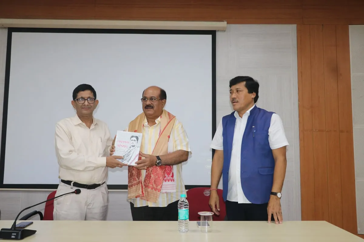 Sadin-Pratidin's Jayanta Baruah Announces Hemchandra Baruah Statue In Dibrugarh University  